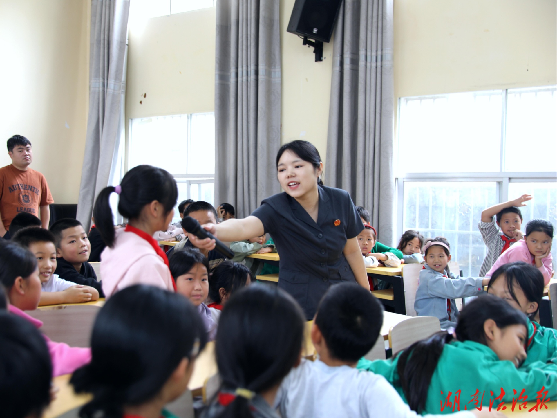 保靖法院送法進(jìn)校園 筑牢暑期防溺水“安全網(wǎng)”