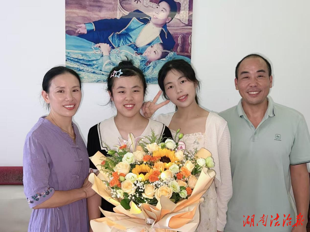雙峰 一家三口 同譜鄉(xiāng)村教育奉獻(xiàn)樂(lè)章