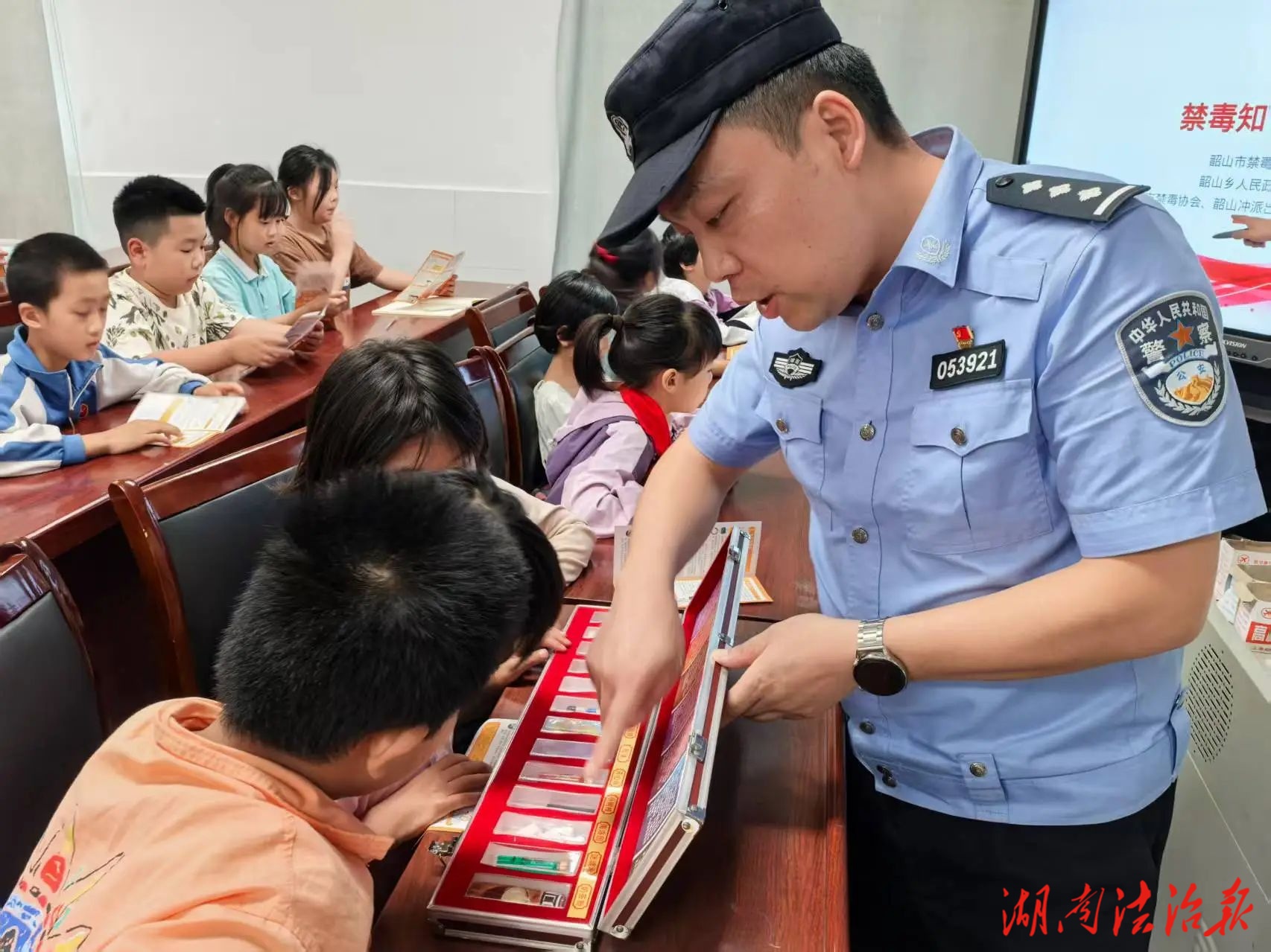 筑牢青春防線，守護(hù)無(wú)毒校園