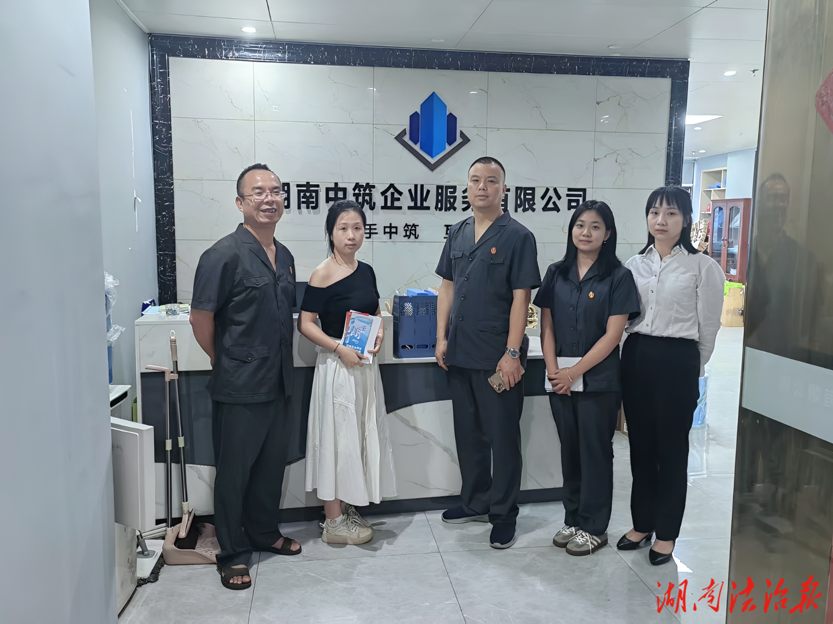 送法進(jìn)企業(yè) 護(hù)航促發(fā)展蒸湘法院開展優(yōu)化營(yíng)商環(huán)境法治宣傳活動(dòng)
