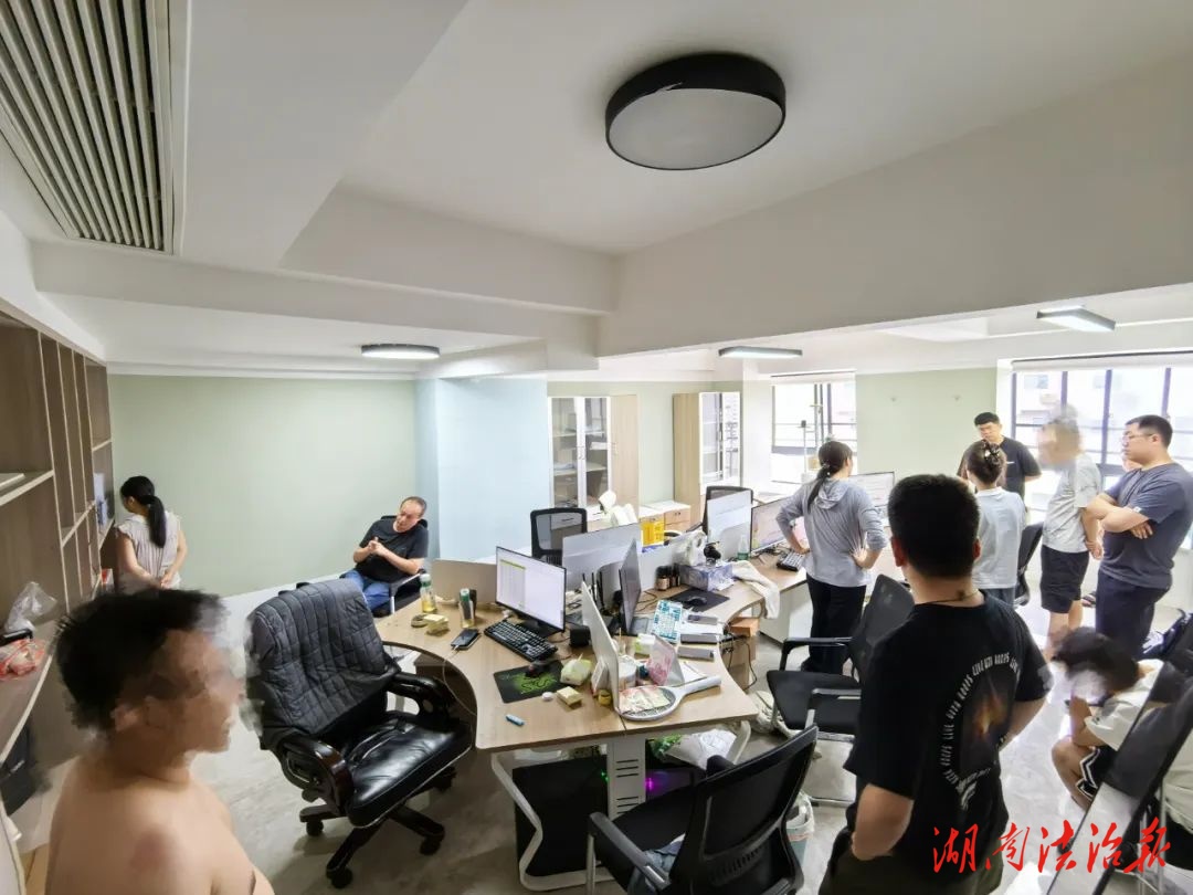 當(dāng)隱私淪為“跨境商品”: 5名“數(shù)據(jù)黃?！比绾螌⒆约嘿u進(jìn)法網(wǎng)