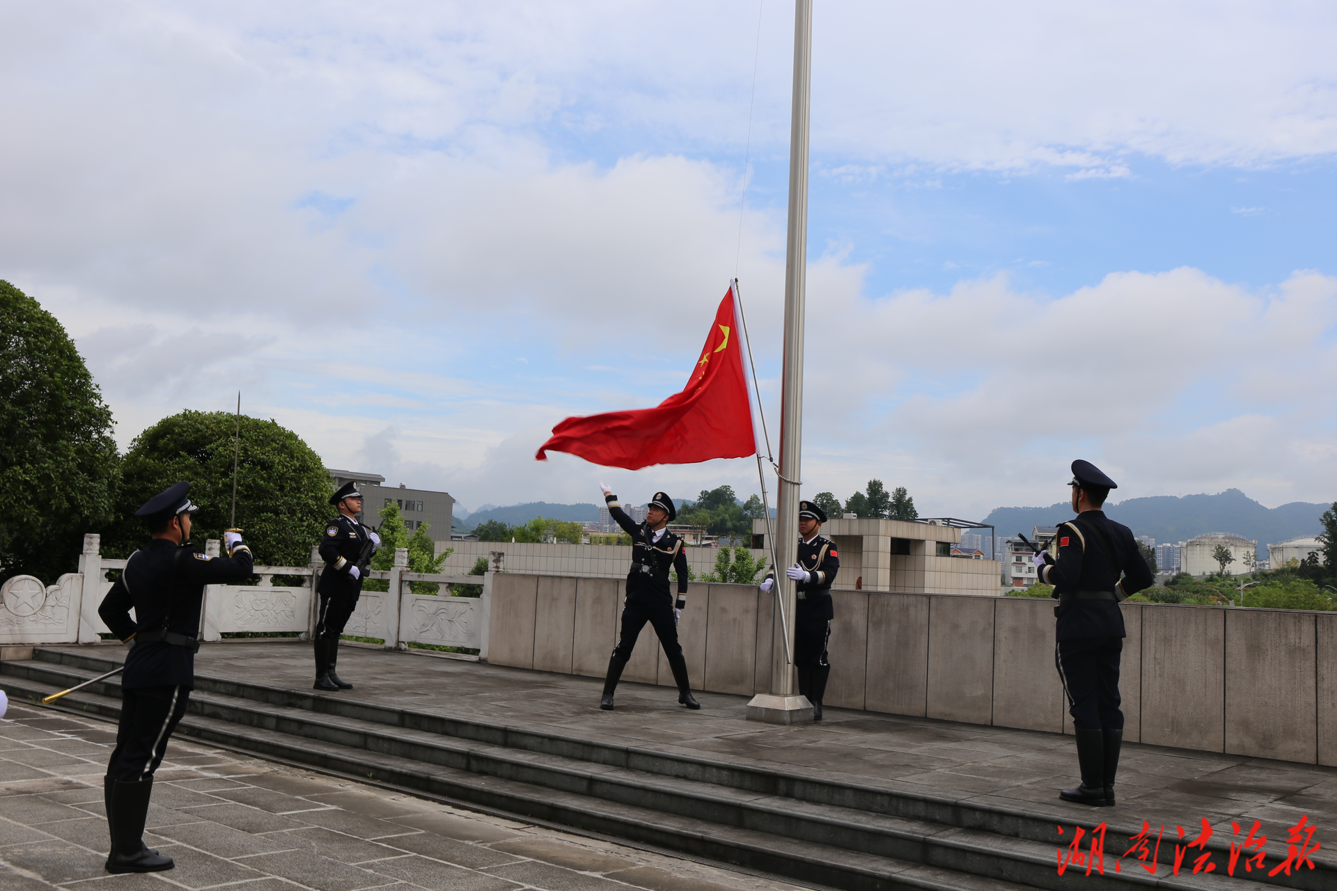 吉首市公安局舉行系列活動(dòng)慶祝建黨104周年