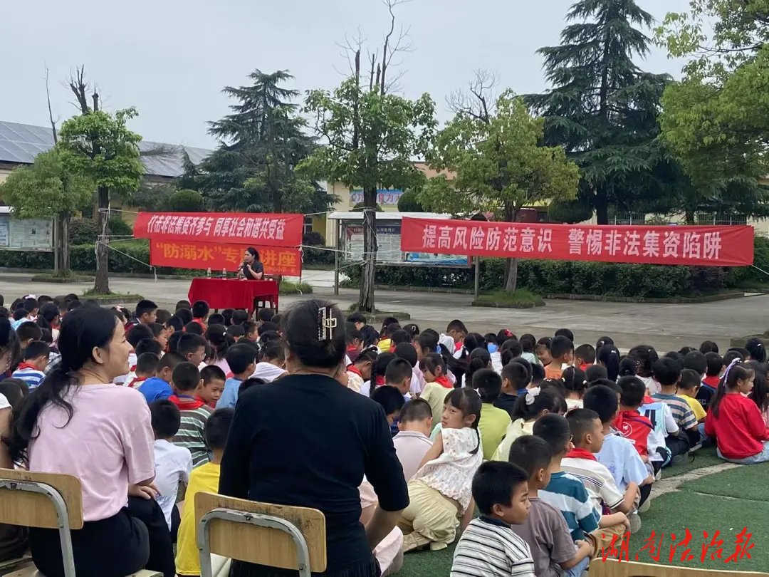 南縣法院開展防范非法集資宣傳活動