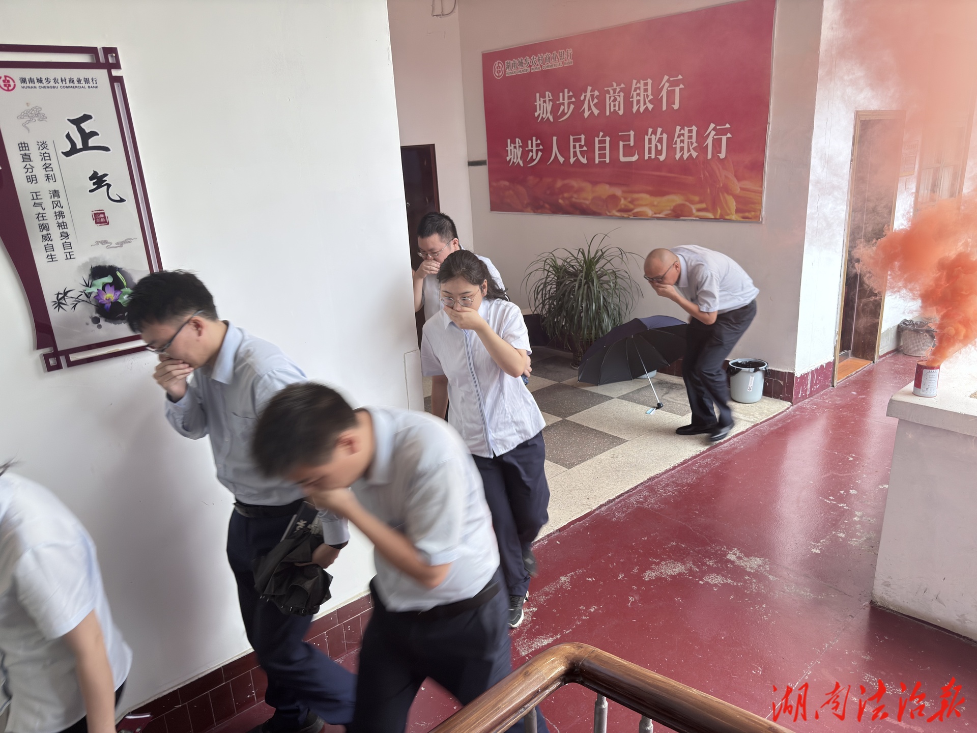 城步消防救援大隊(duì)深入轄區(qū)銀行開(kāi)展消防安全培訓(xùn)