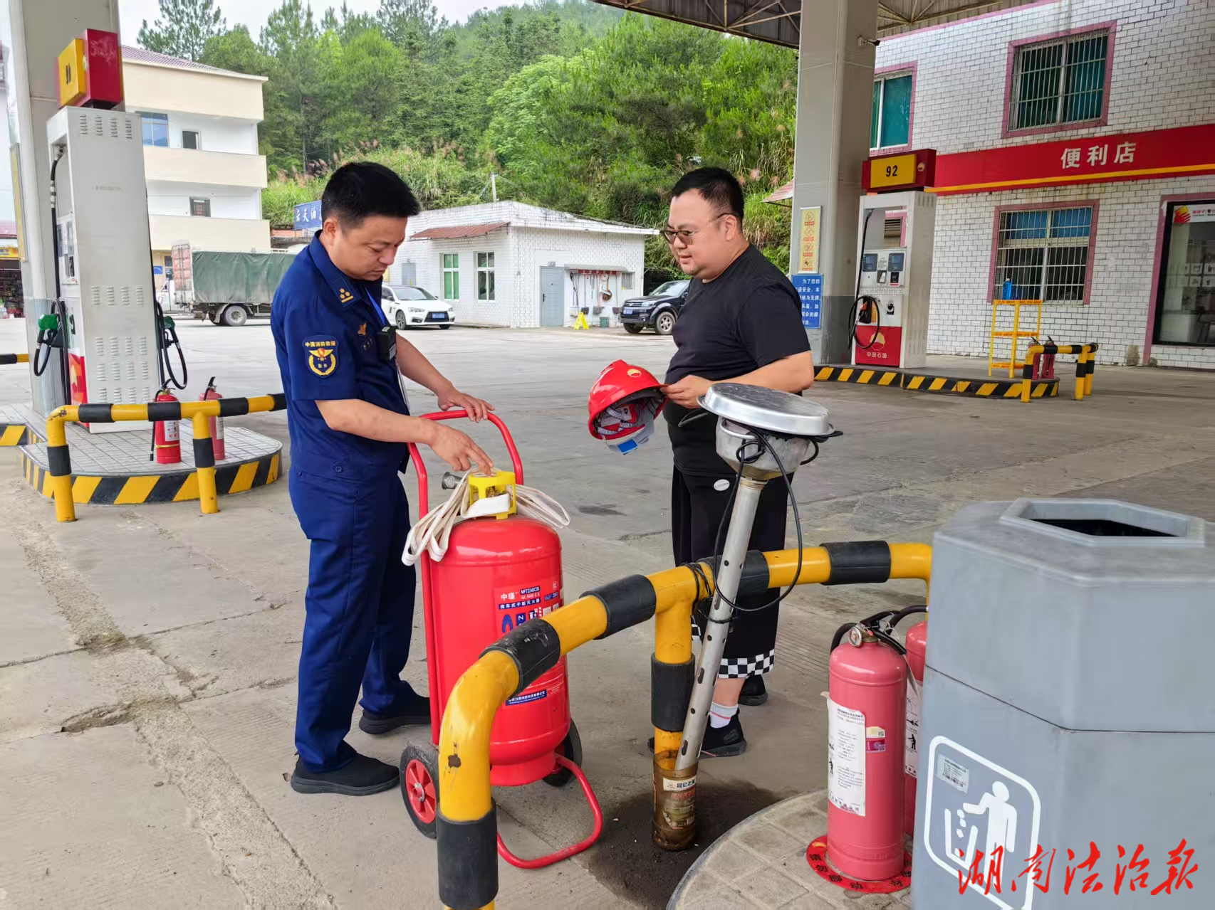 雙牌消防：開展重點(diǎn)單位消防安全隱患排查幫扶指導(dǎo) 助力優(yōu)化營(yíng)商環(huán)境