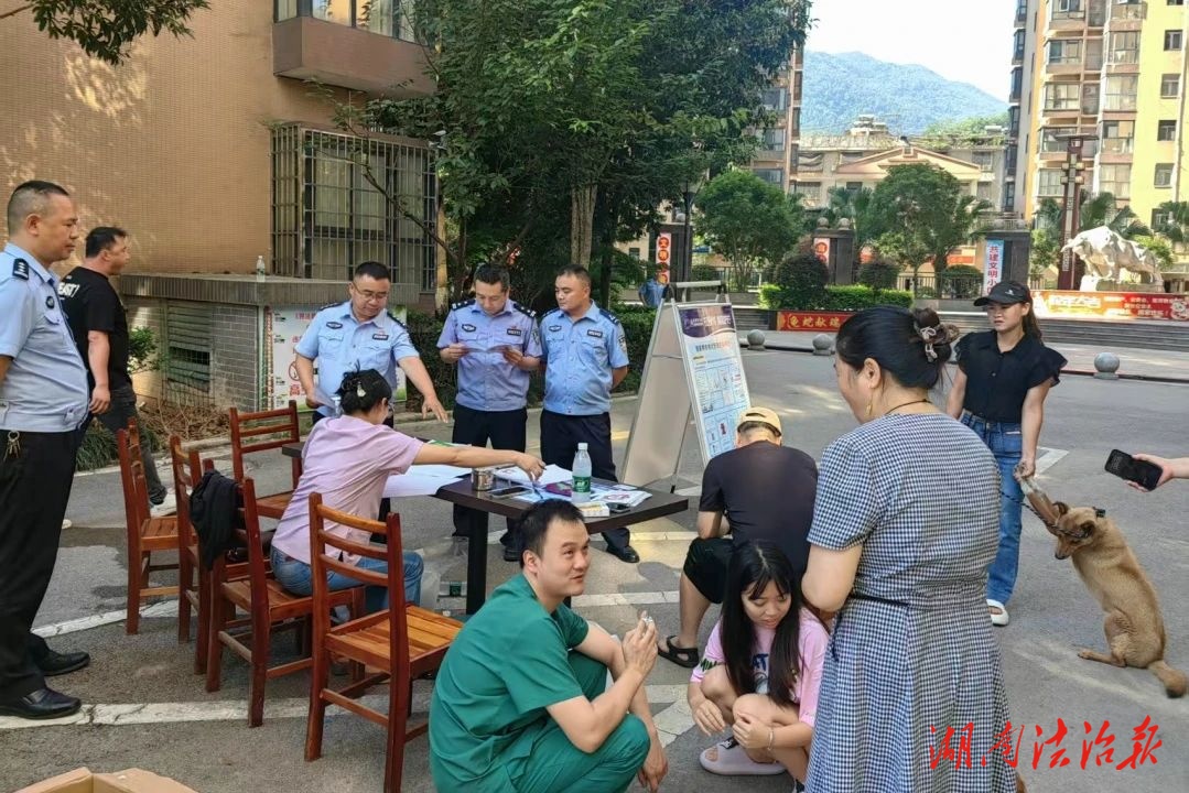 桑植公安：養(yǎng)犬宣傳進(jìn)社區(qū)，文明養(yǎng)犬入人心