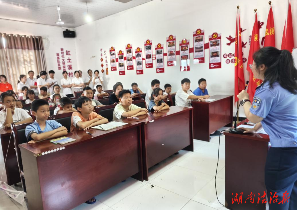 青春力量筑法治 普法清風(fēng)潤(rùn)民心——武溪鎮(zhèn)開展暑期大學(xué)生“送法下鄉(xiāng)”法治宣傳活動(dòng)