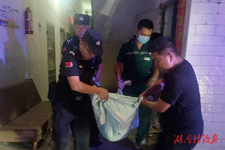 老人家中摔傷 巡特警緊急救援