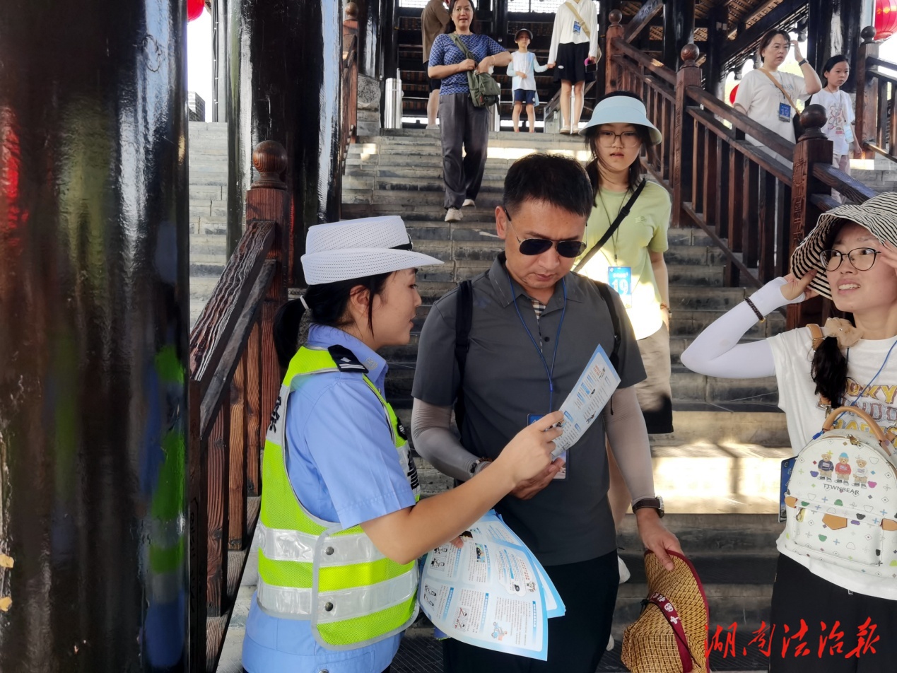 “快樂出游，安全常在” 湘西古丈交警景區(qū)貼心送安全