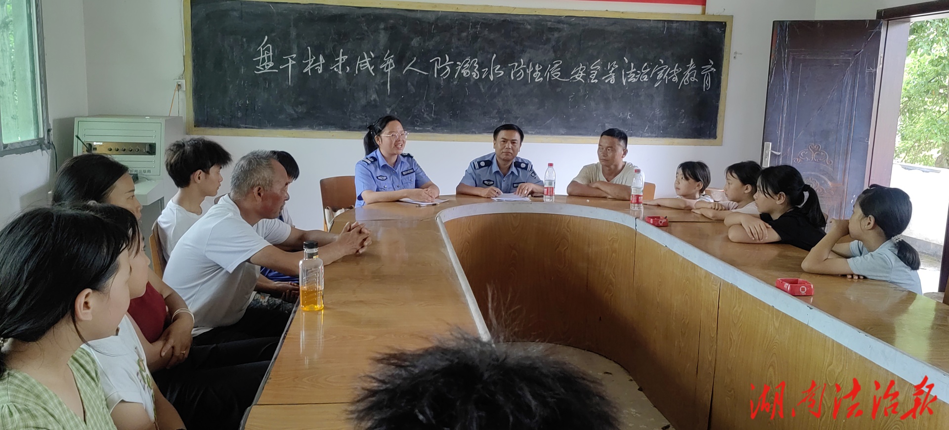 鳳凰縣司法局：送法進(jìn)山區(qū)，筑牢暑期安全教育防線