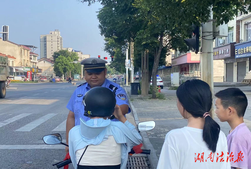 常德經(jīng)開區(qū)交警持續(xù)開展“一盔一帶”安全守護行動