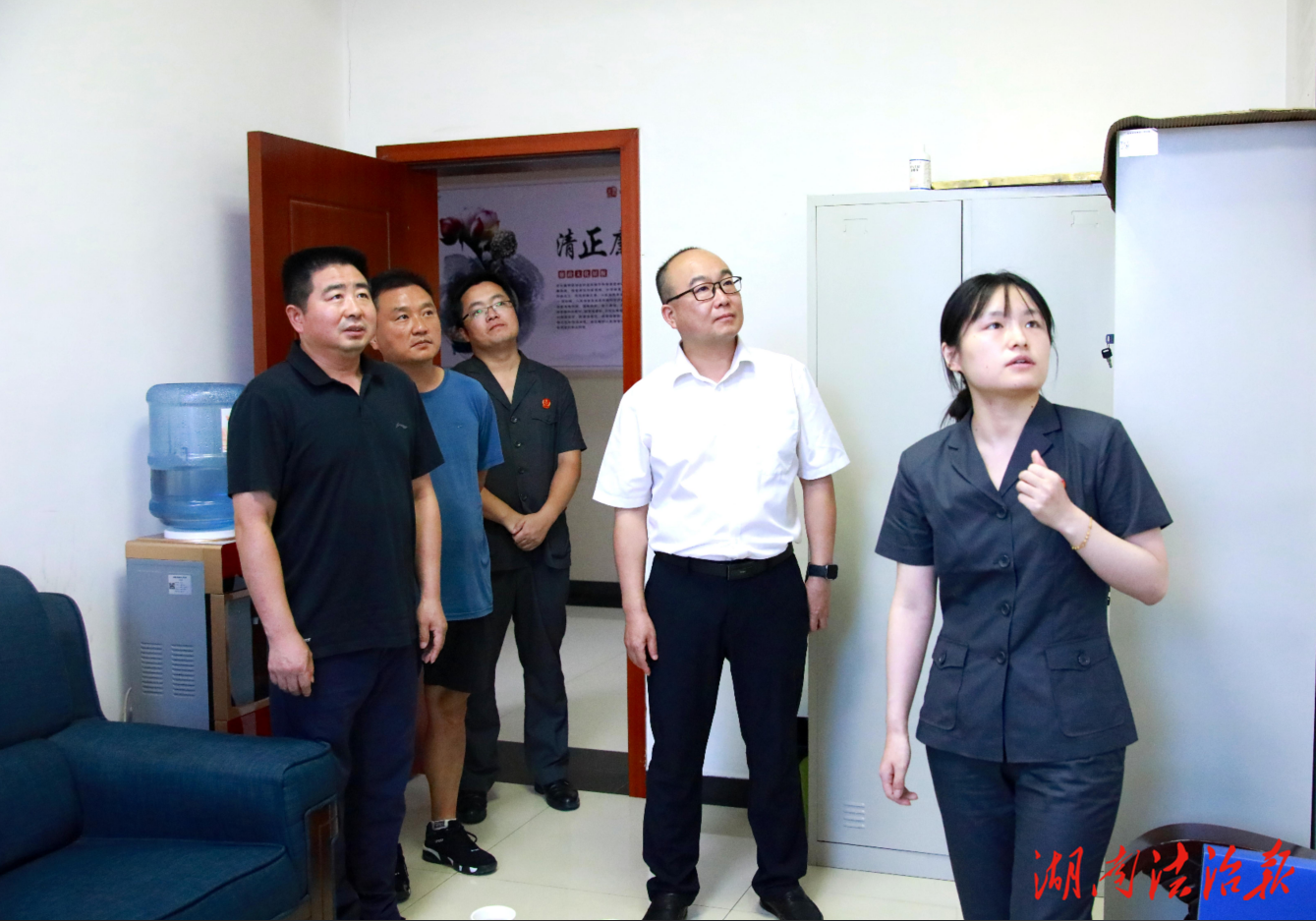 全國(guó)人大代表江天亮、省人大代表孟曉華到 保靖法院視察調(diào)研