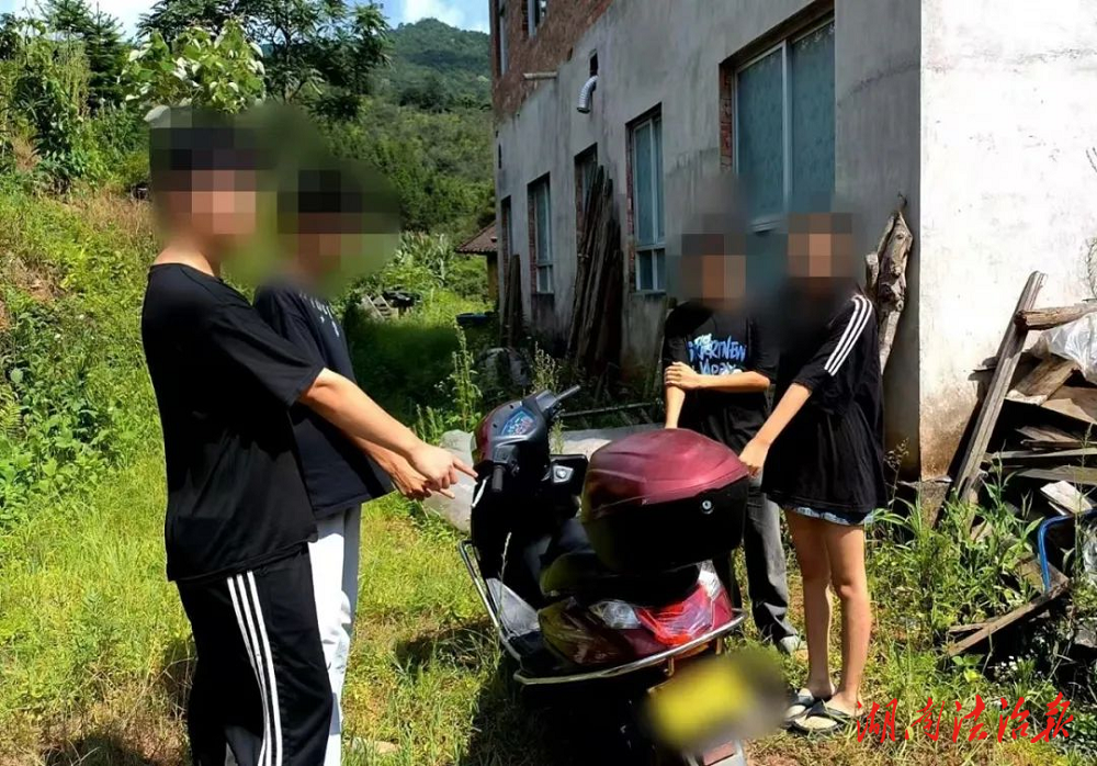 4名嫌疑人落網(wǎng) 江華公安運(yùn)用移動(dòng)警務(wù)快速破獲摩托車盜竊案