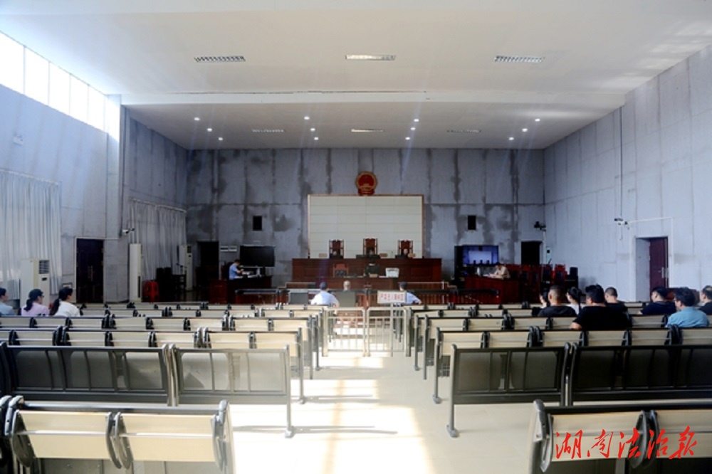 江華法院開(kāi)展職務(wù)犯罪案件旁聽(tīng)庭審公眾開(kāi)放日活動(dòng)