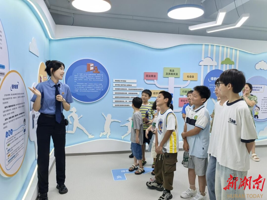 暑期關(guān)愛不打烊 法治護航暖童心