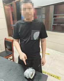 張貼“涉詐”小卡片？邵東公安連續(xù)出擊抓獲2人