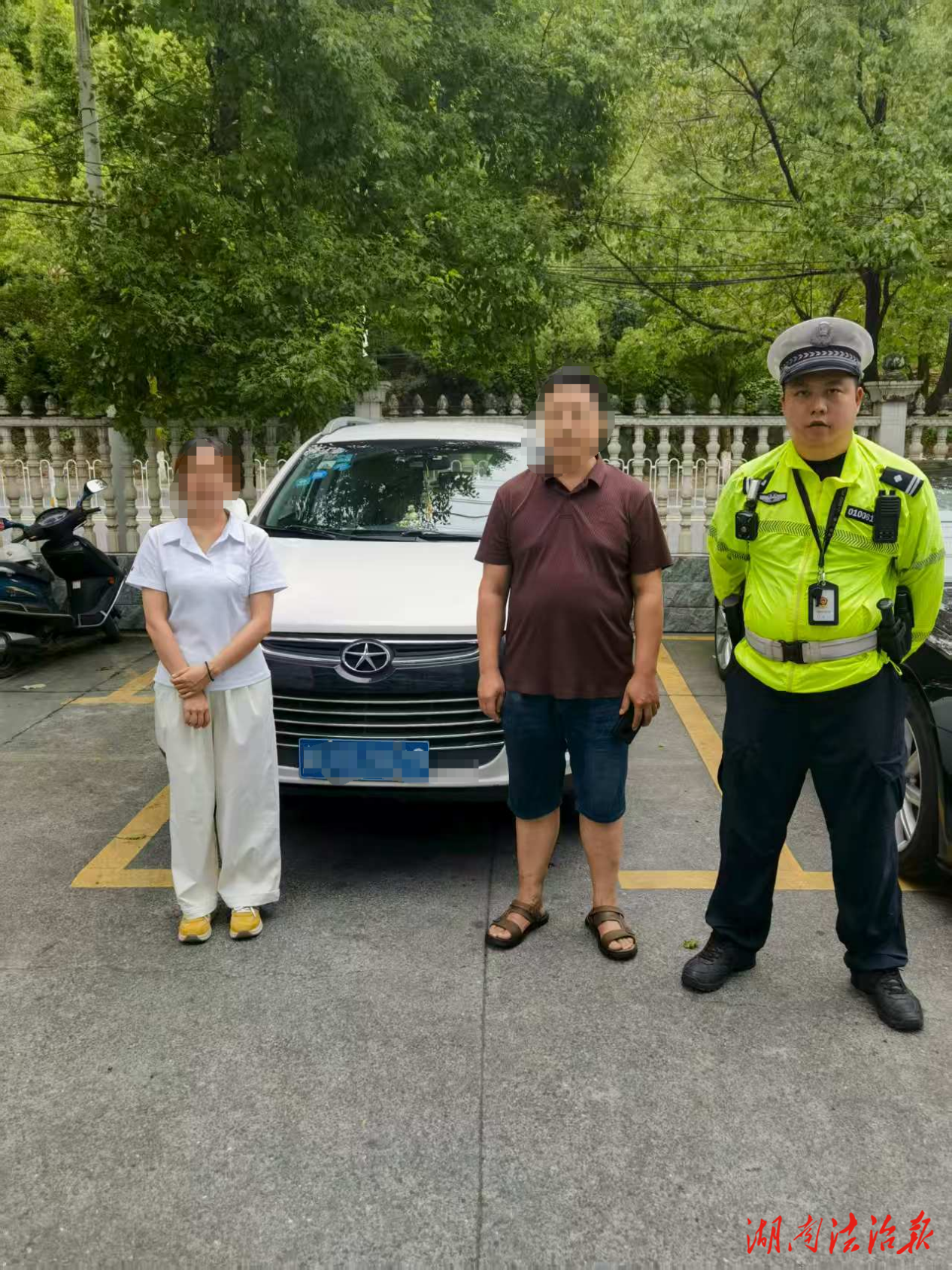 父親帶無(wú)證女兒馬路上“加練”各罰1000元！