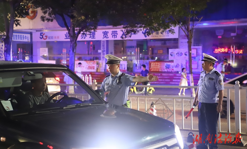 藍山縣公安局交管大隊：夜查酒駕不松懈 守護群眾平安出行