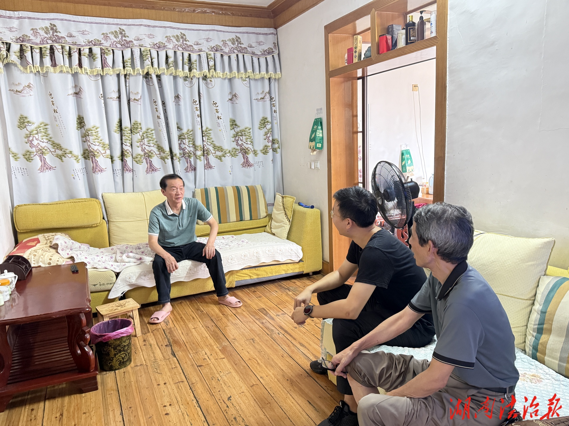 洪江人民檢察院開展“八一”走訪慰問活動