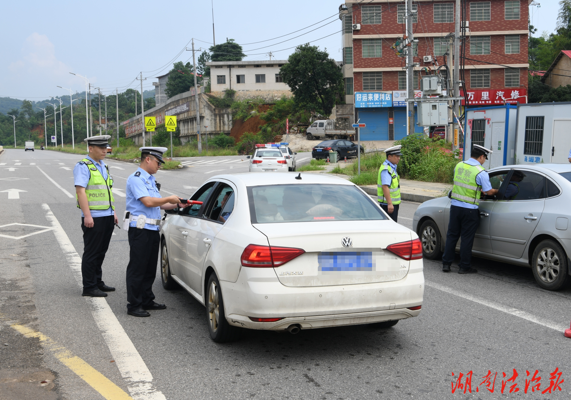 守護(hù)今“夏” 平安路！婁底公安交警掀起夏季交通整治“熱浪”