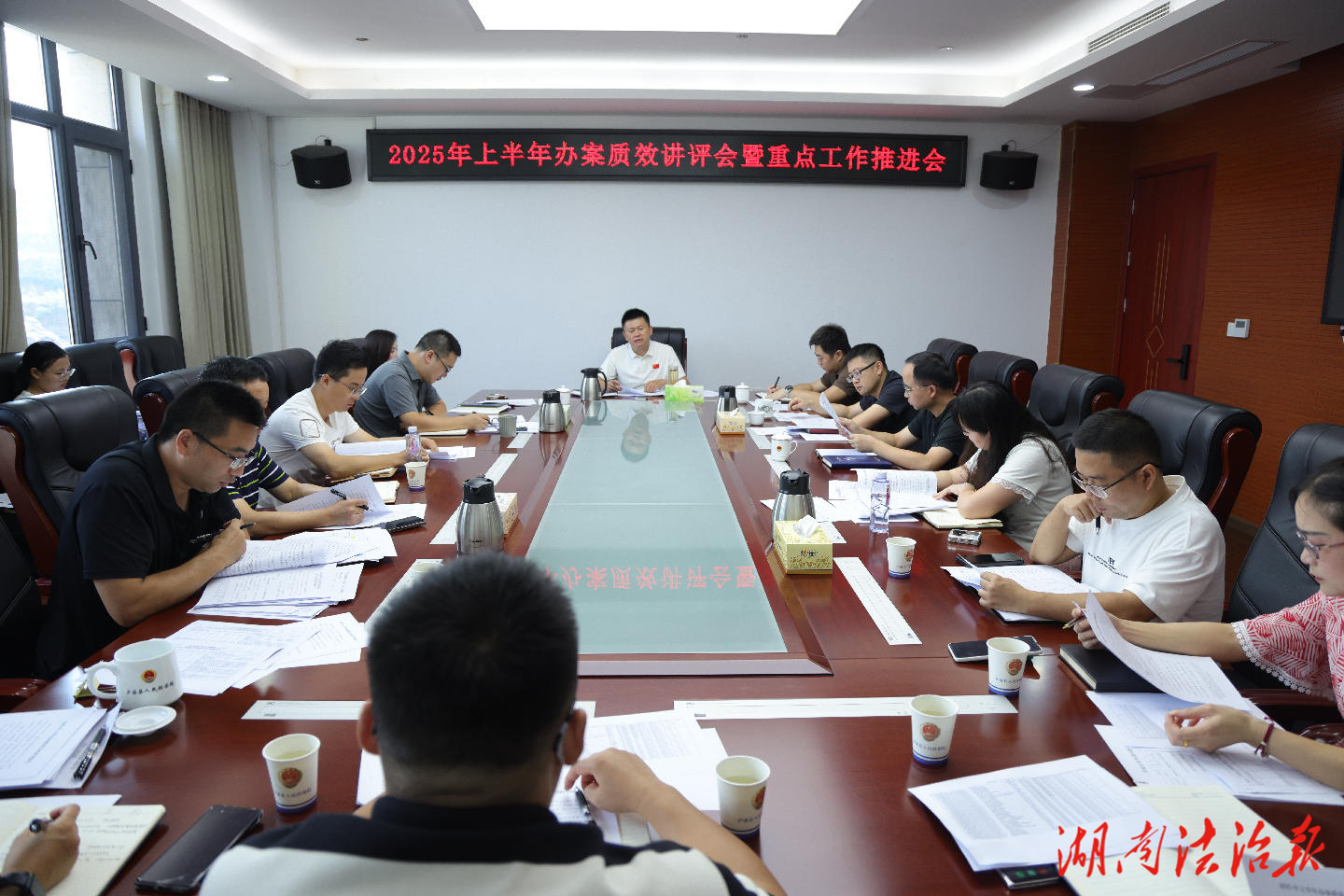 靶向施策 提質(zhì)增效—瀘溪縣檢察院召開(kāi)2025年上半年辦案質(zhì)效講評(píng)暨重點(diǎn)工作推進(jìn)會(huì)