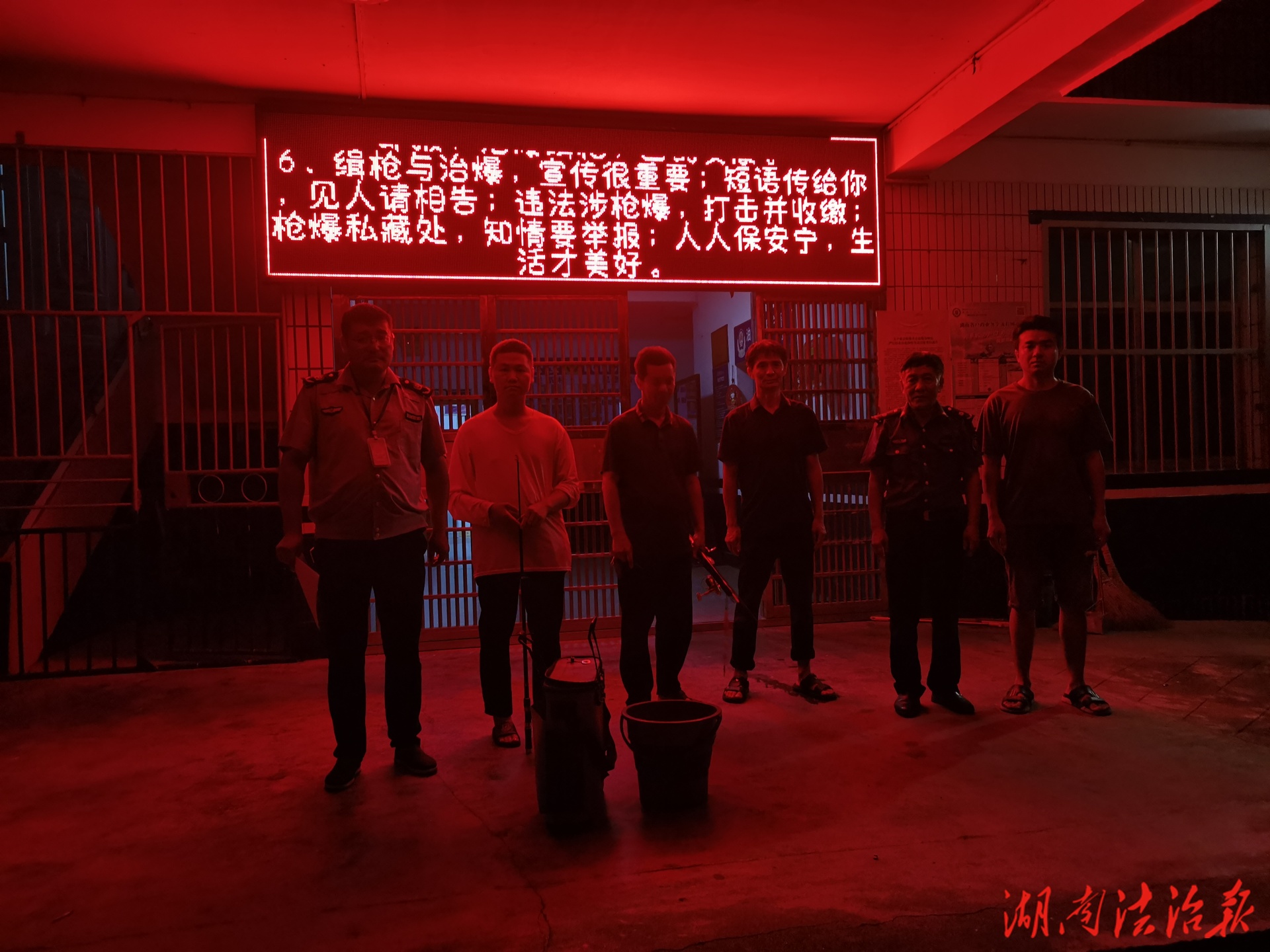 夜巡亮劍！新化油溪鄉(xiāng)嚴(yán)打“泥鰍活餌”非法垂釣，國級(jí)水產(chǎn)種質(zhì)資源保護(hù)區(qū)再筑防線