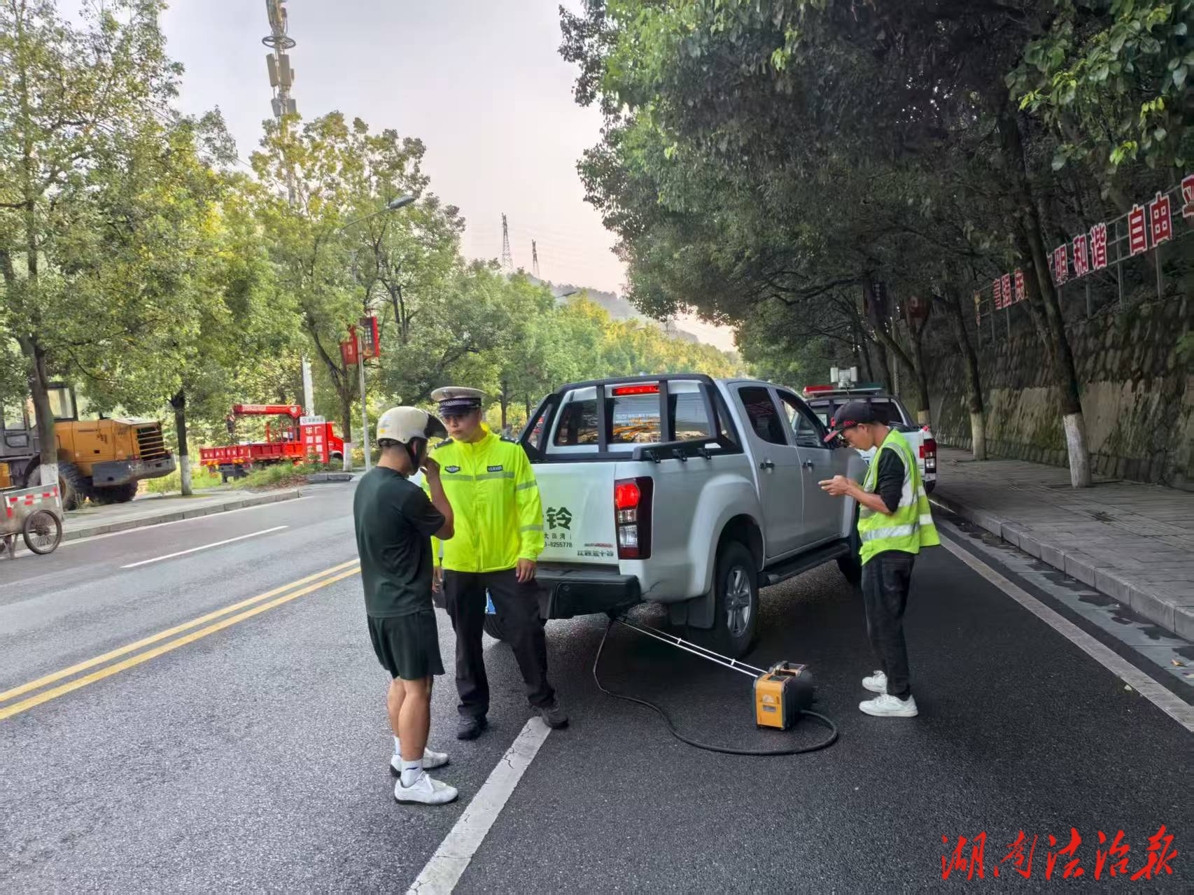 吉首：交警環保聯合執法 汽車尾氣專項檢測?