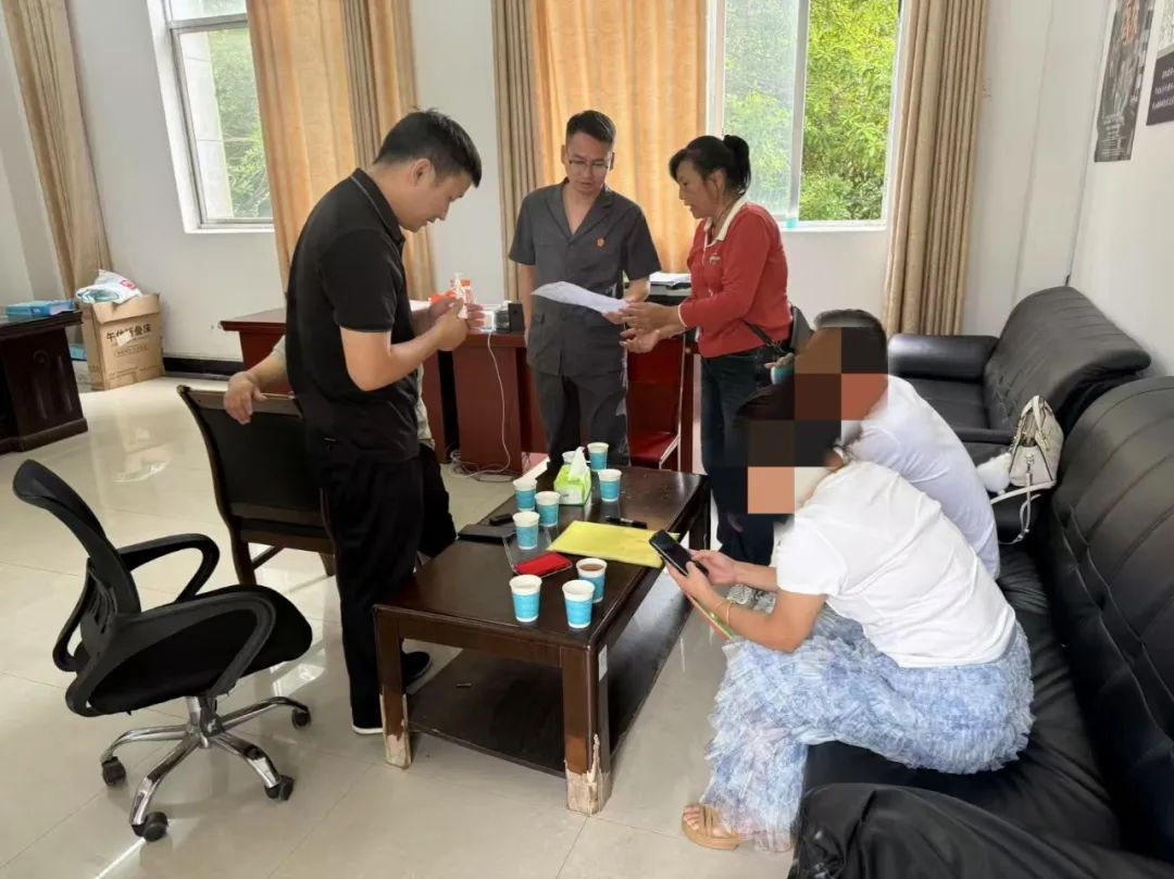 “人民调解员+法官”合力调解 11万工程款当场兑现