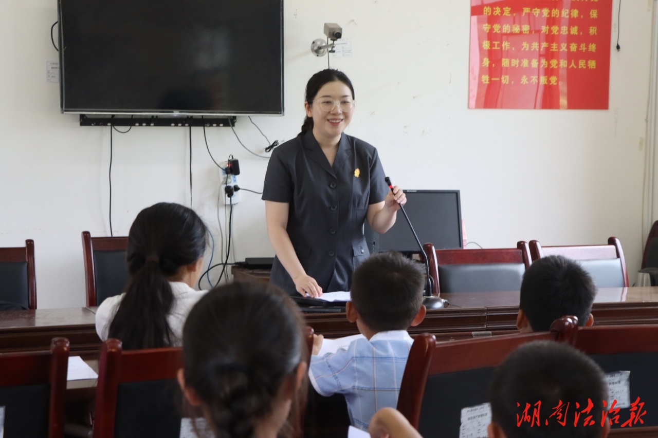 龍山法院：法治講堂進(jìn)鄉(xiāng)村， 撐起護(hù)未“安全傘”