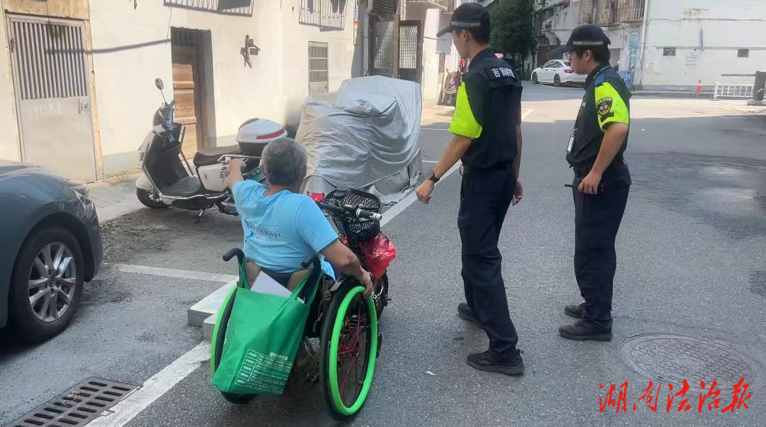 特警援手受阻老人 吉首公安呼吁：規(guī)范停車