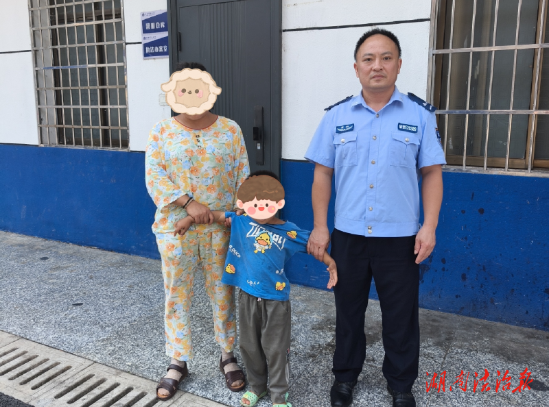 3岁萌娃迷路街头，幸好遇到他们