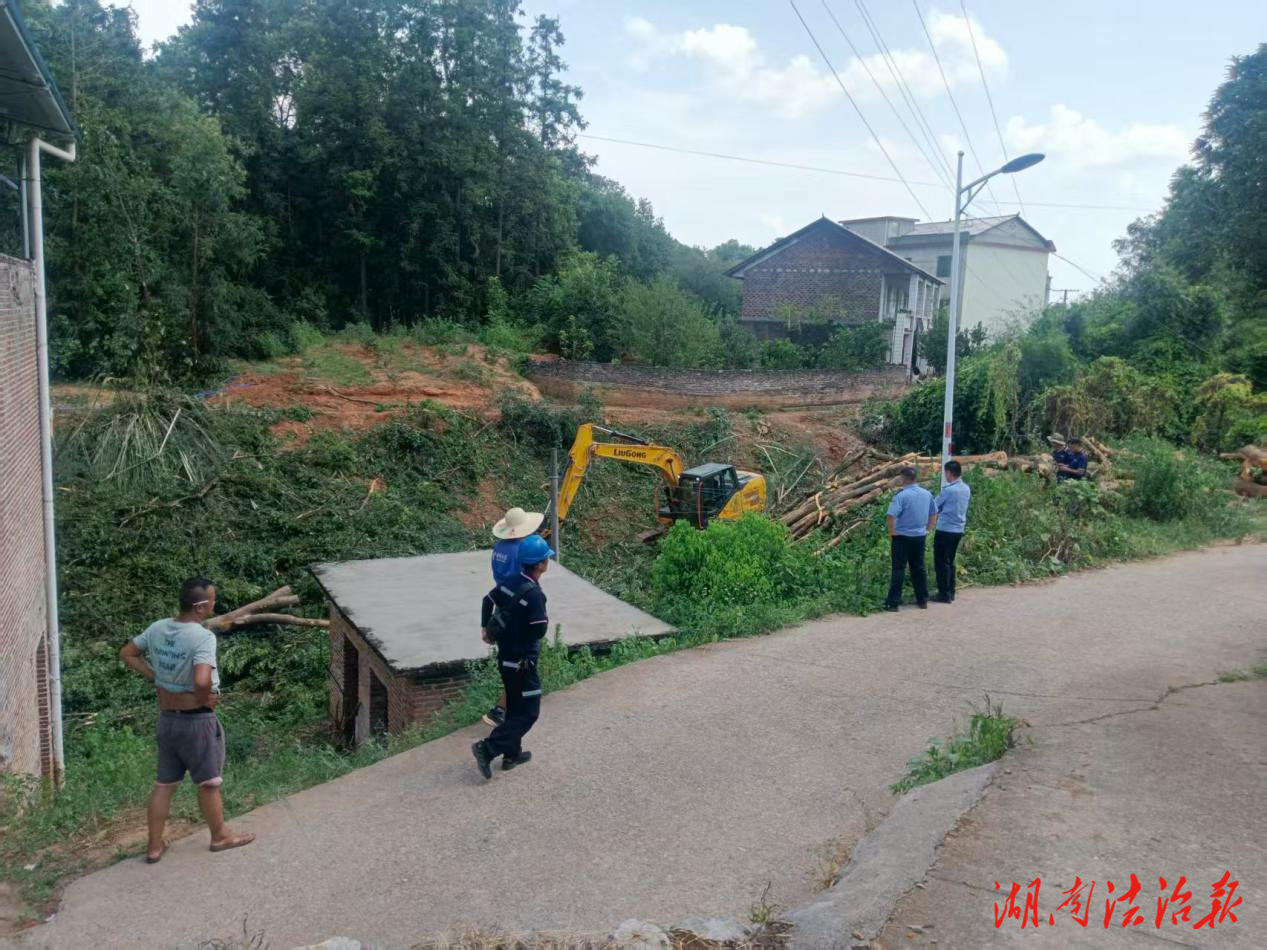 铁臂误伤光缆断警徽斡旋护网安