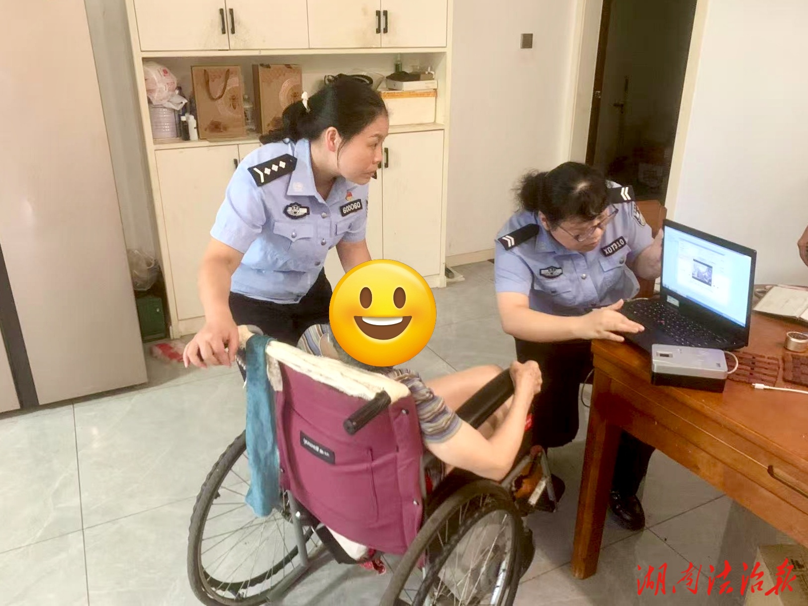 西洞庭公安：上门办证解民忧  温情守护夕阳红