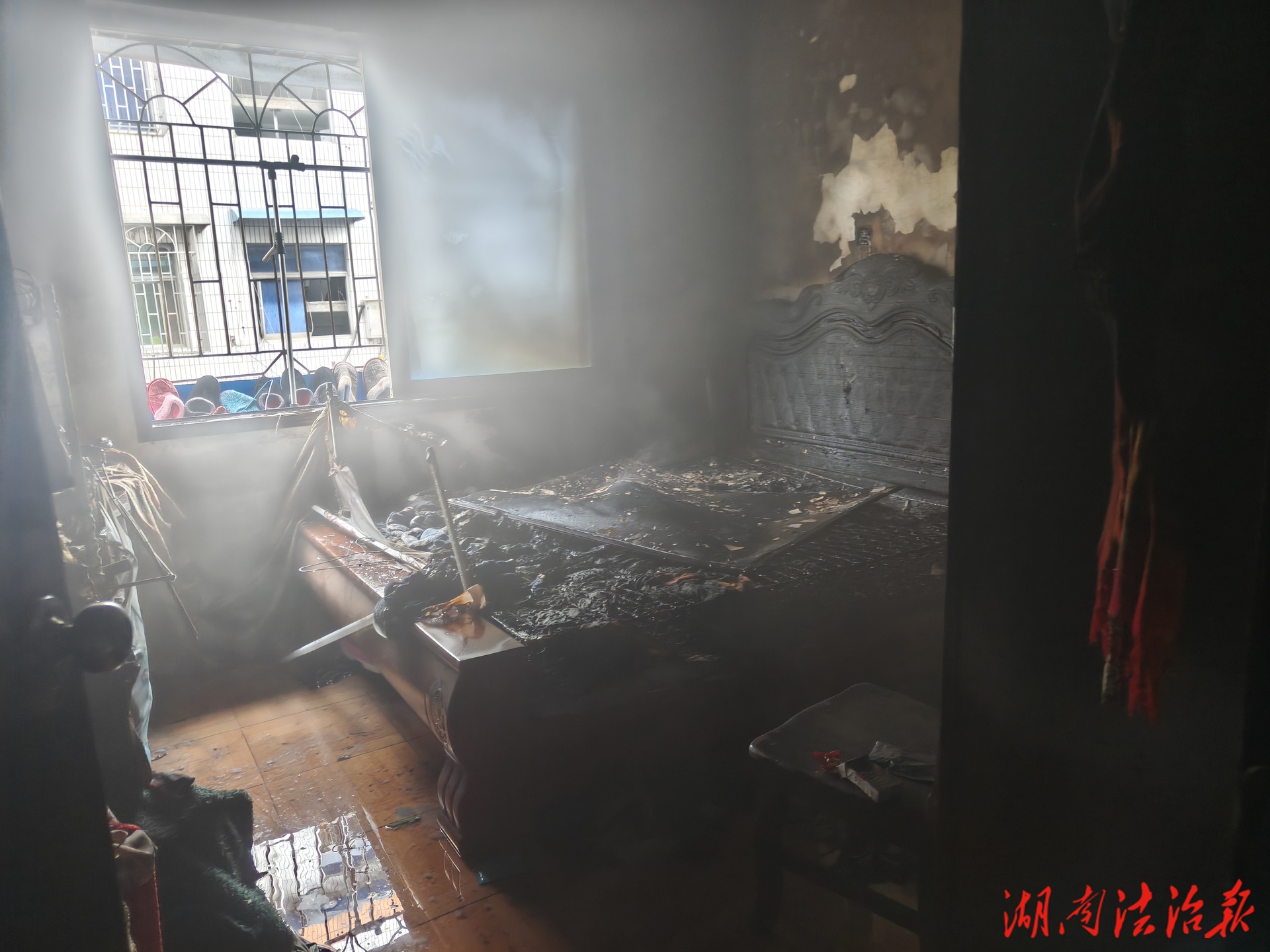 老旧居民房突发起火，北塔消防紧急出动