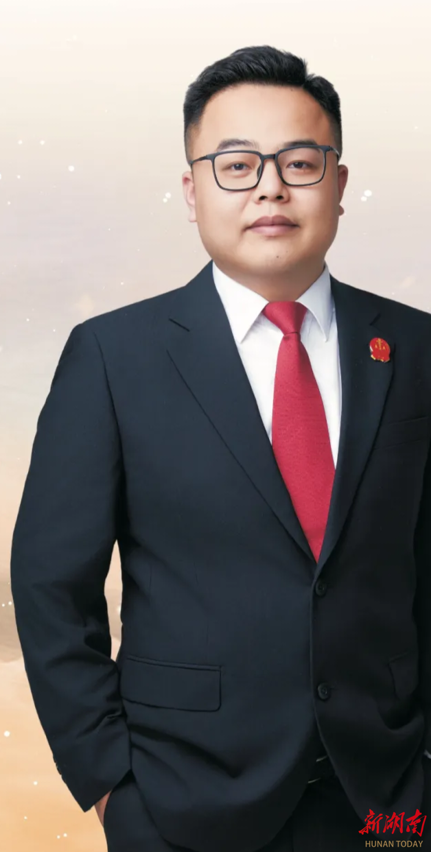 打开 杨奇：执剑司法路，赤诚守正义