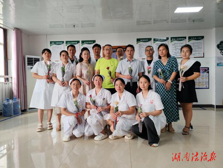 白衣擐甲暖人心 节日慰问显温情——祁阳市龙山街道社区卫生服务中心开展医师节走访慰问活动