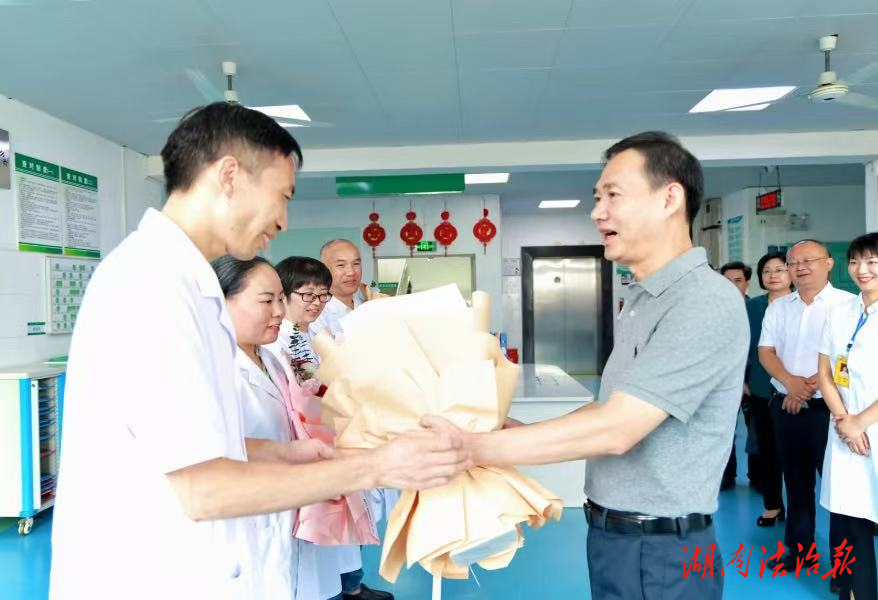 永州市委领导莅临浯溪街道社区卫生服务中心慰问基层医务工作者
