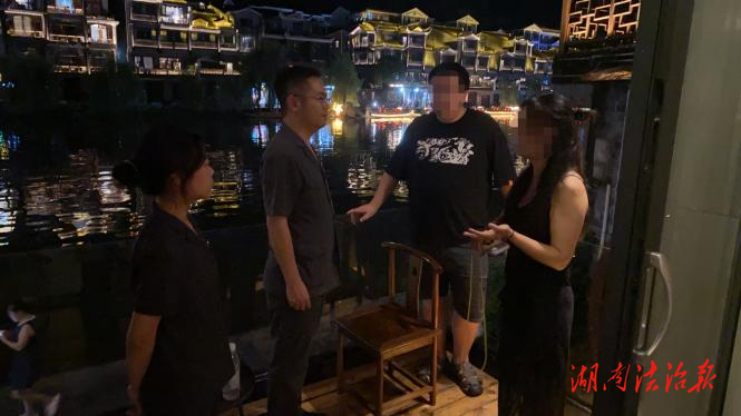 法治護旅丨鳳凰法院：露營椅斷游客傷 深夜調解速賠償