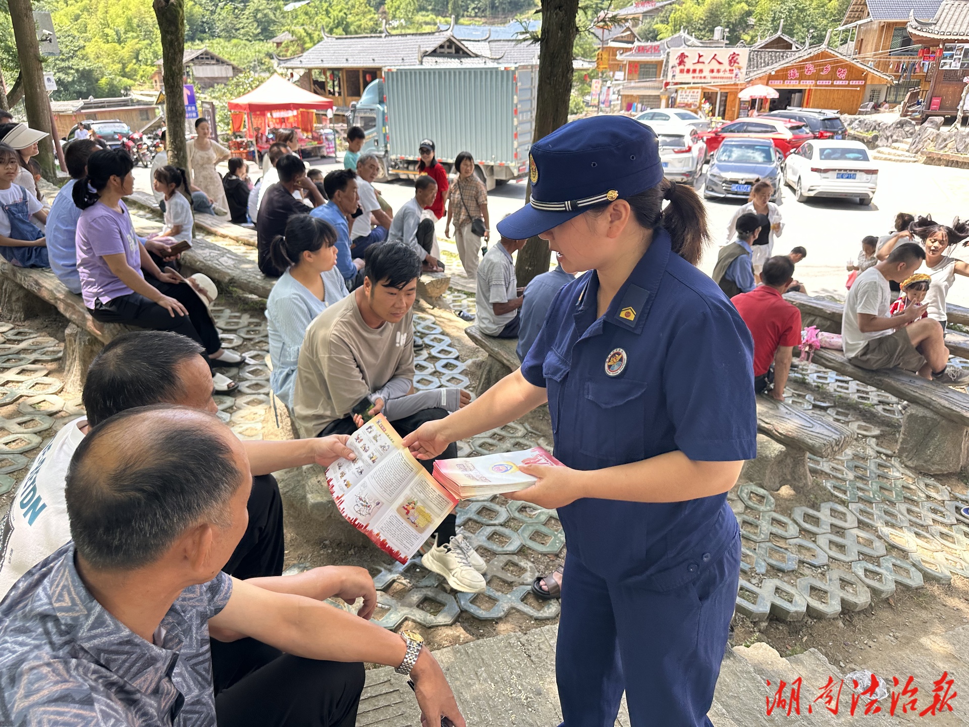 隆回消防深入乡镇旅游市场开展消防宣传