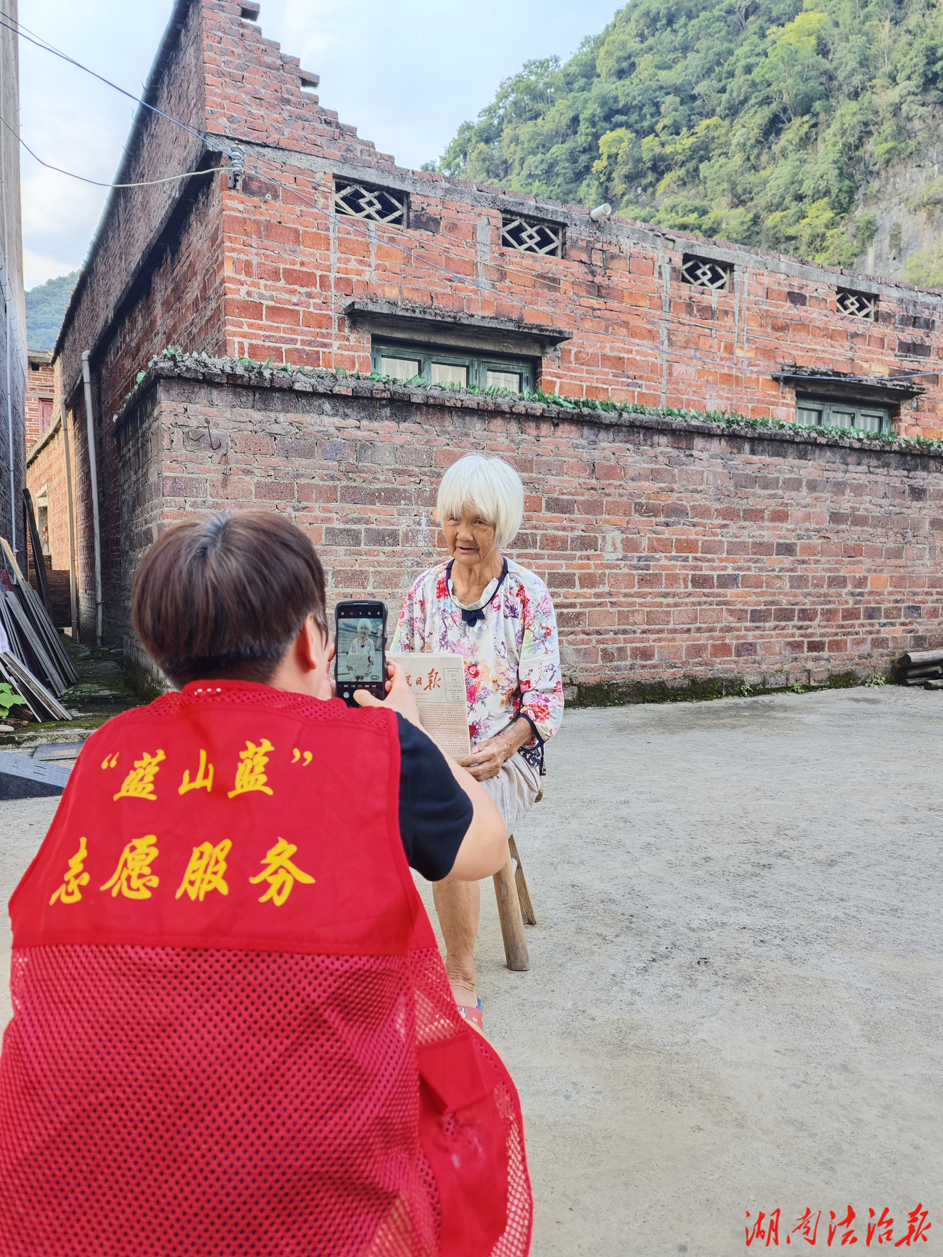 蓝山县祠堂圩镇：“蓝山蓝”再行动，虎溪村续写爱老篇章