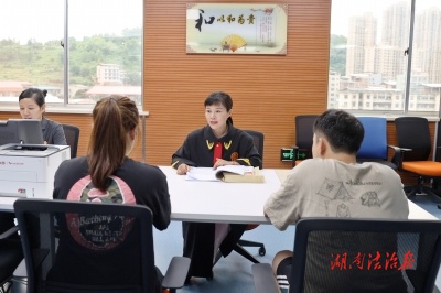 “謝謝你愿意花時間 聽我說話” ——記邵陽中院立案一庭副庭長、四級高級法官李梅芳
