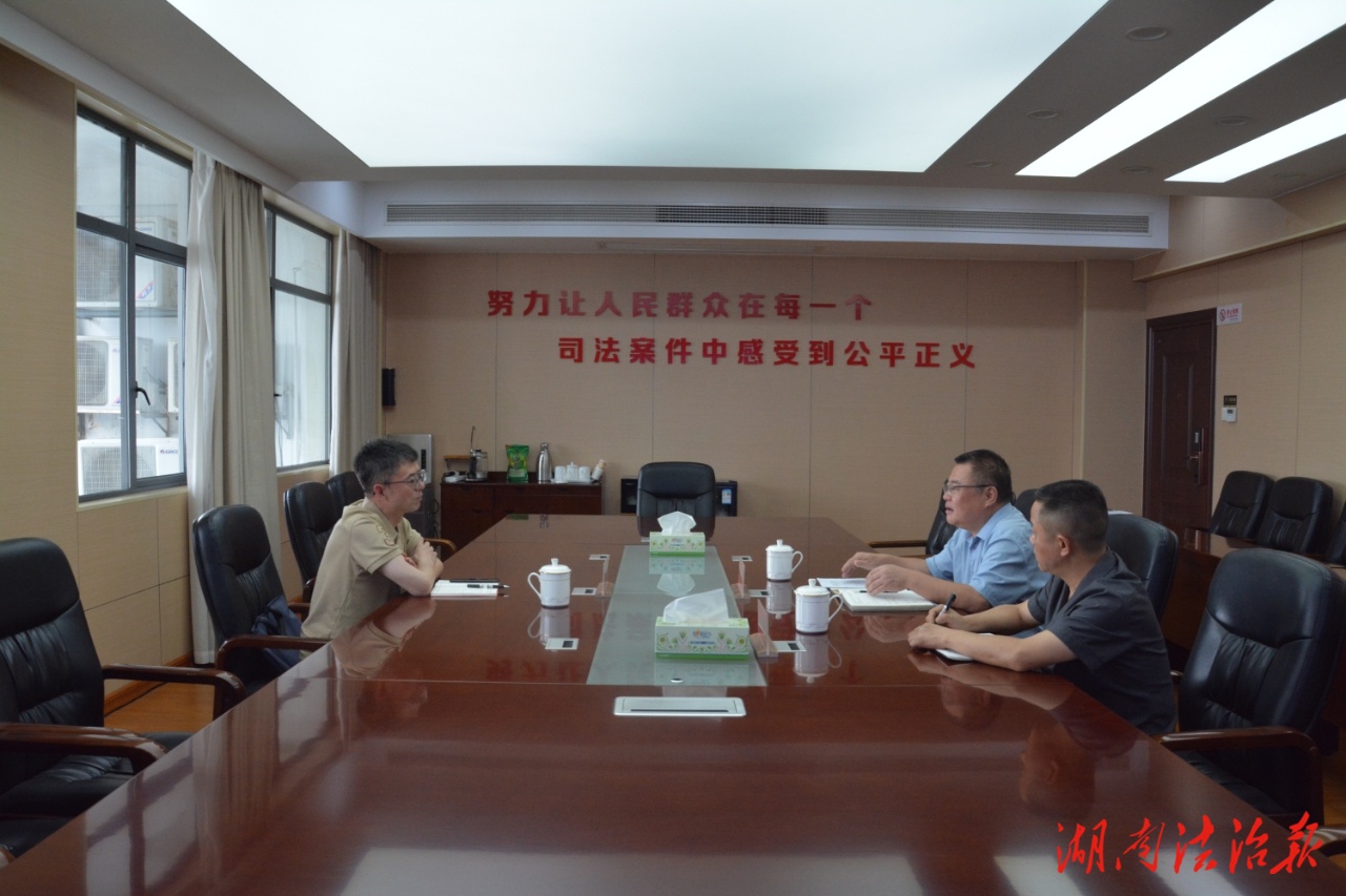 赫山區(qū)法院邀請(qǐng)省人大代表陳飛飛視察調(diào)研法院工作