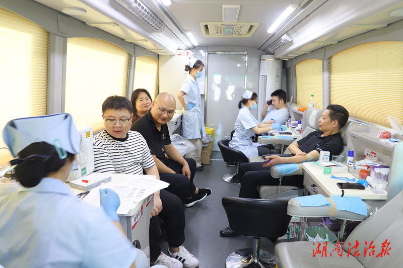 熱血映初心 愛心暖初秋 —— 汨羅市檢察院開展無償獻(xiàn)血活動(dòng)