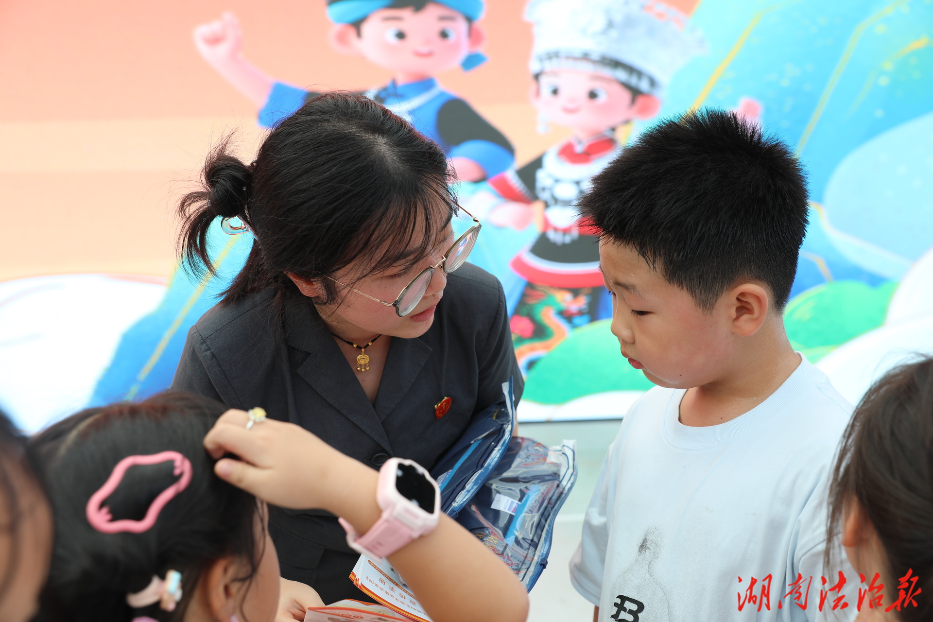 保靖法院：“曬場(chǎng)”普法接地氣，法律知識(shí)入民心