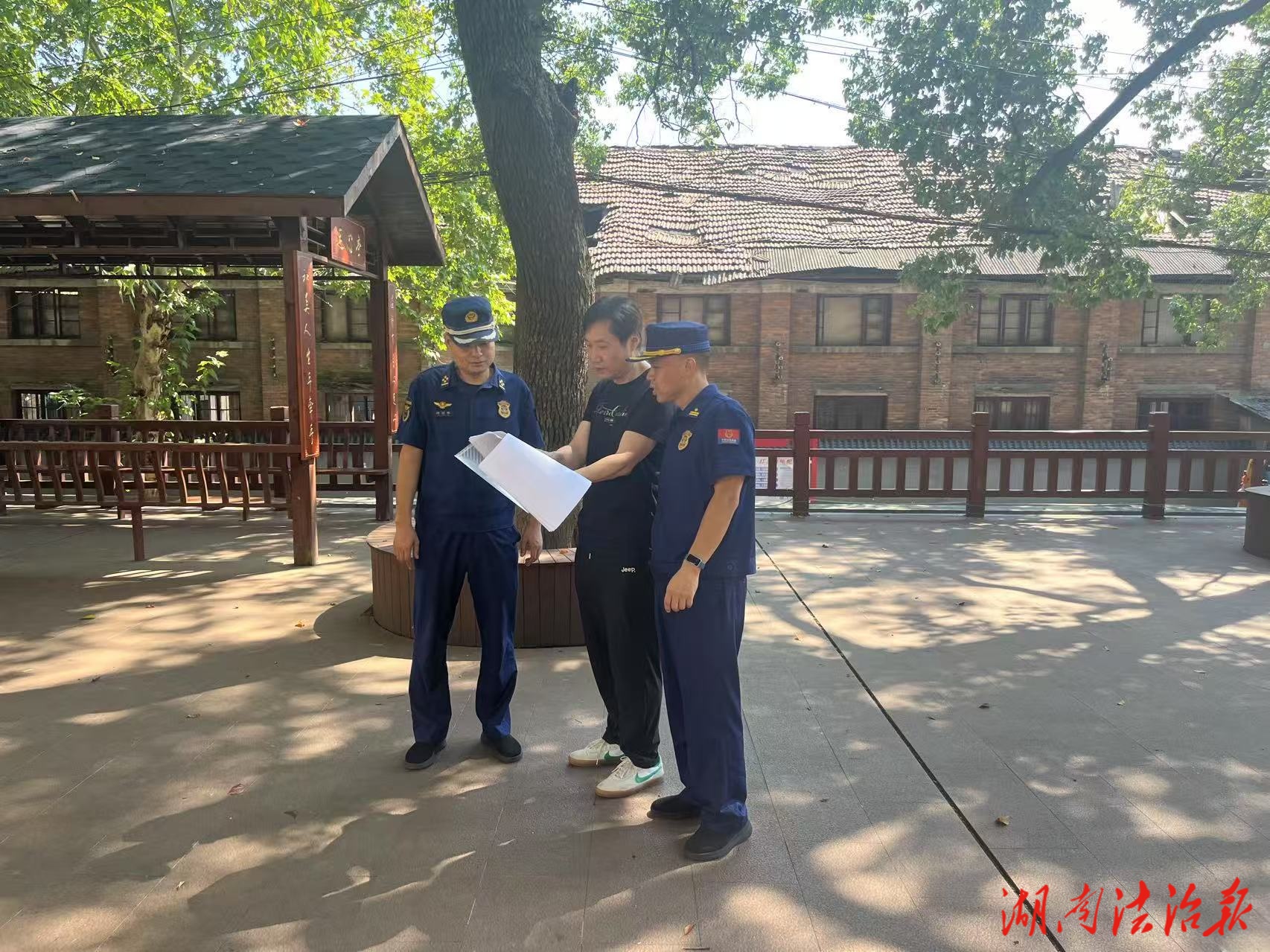 双清消防联合区住建局开展老旧小区消防安全工作调研