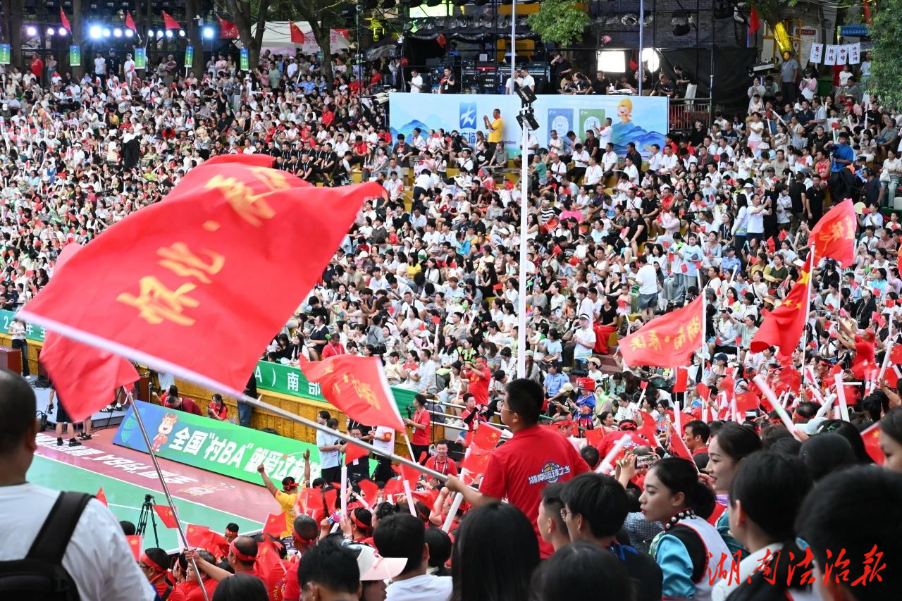 全國“村 BA”?南部賽區(qū)開幕 辰溪公安用“靜默的藍”穩(wěn)穩(wěn)托底