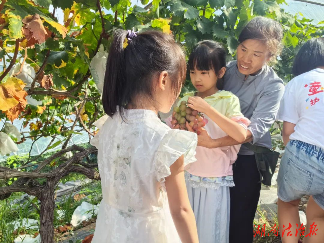 愛心企業(yè)主為市未成年人救助保護中心孩童送“福利”