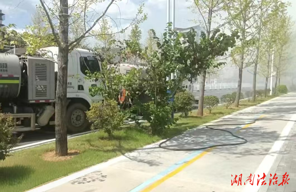 冷水灘區(qū)環(huán)衛(wèi)和園林中心灑水車“客串”消防車半小時化解火情危機