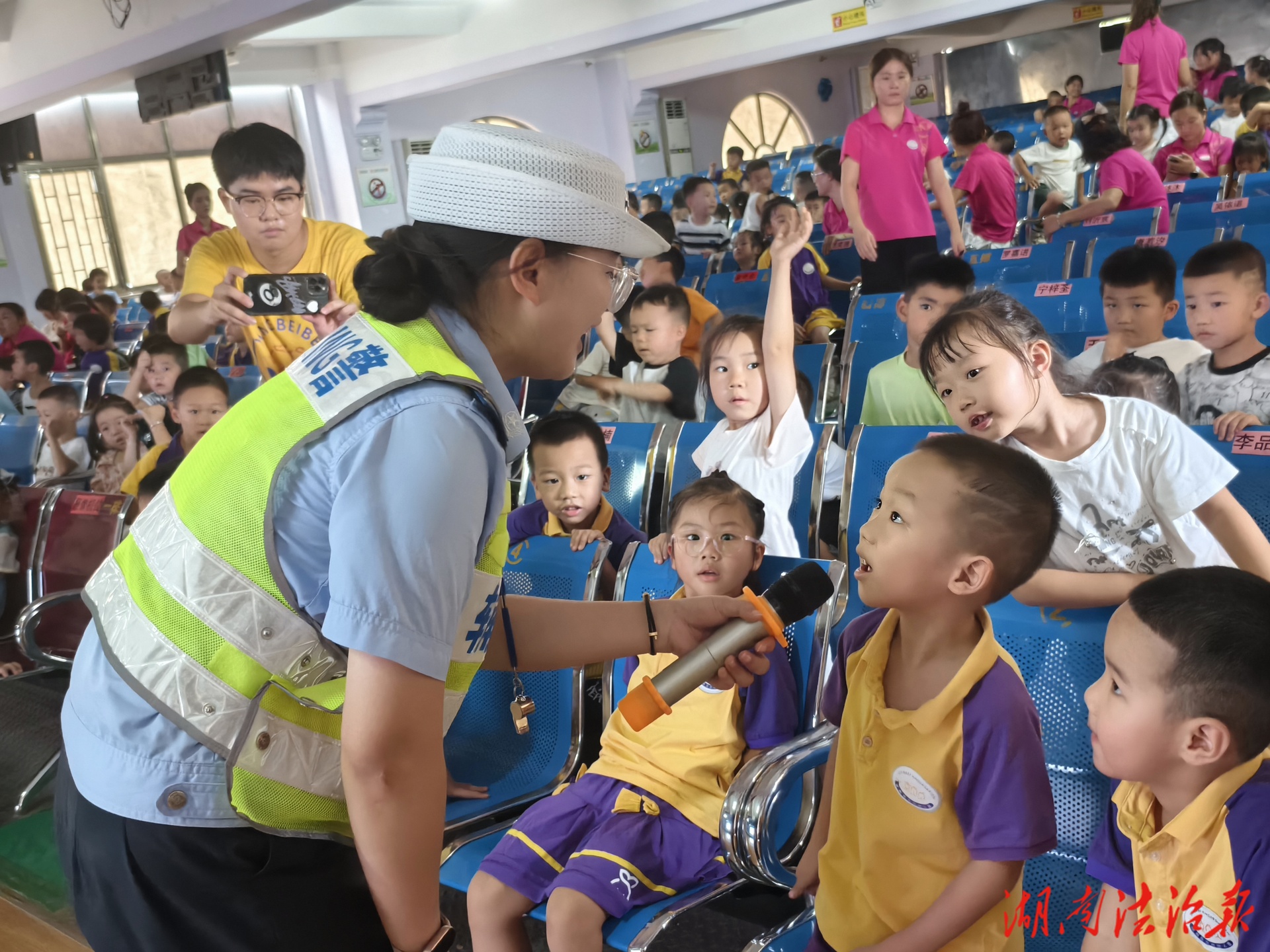 大祥交警走進京貝貝幼兒園 趣味“開學(xué)第一課”播撒安全種子