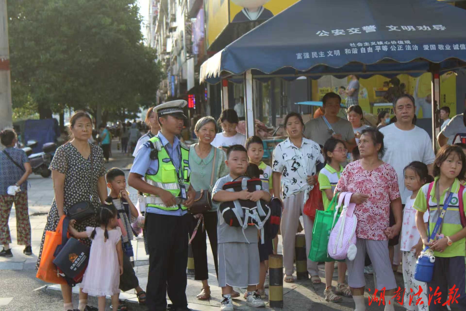 道縣交警開啟 “護(hù)學(xué)模式” 守護(hù)開學(xué)第一天